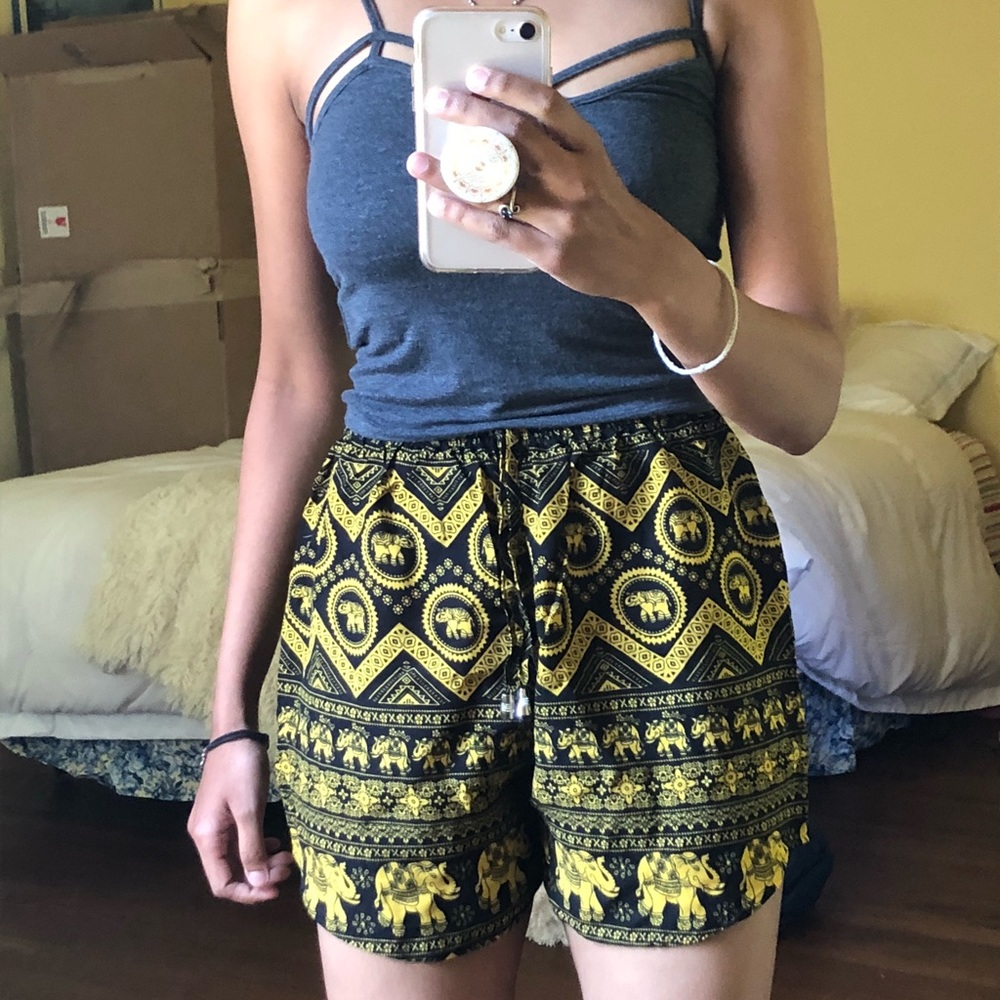 Patterned shorts - Picture 2 of 2